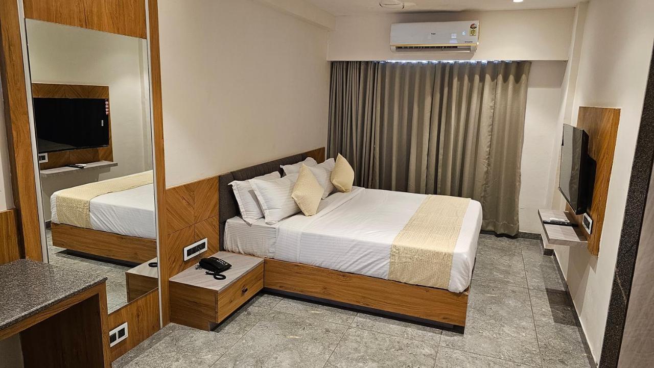 Rds Hotel Ахмедабад Экстерьер фото