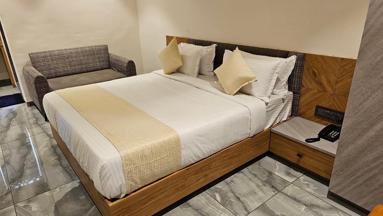 Rds Hotel Ахмедабад Экстерьер фото