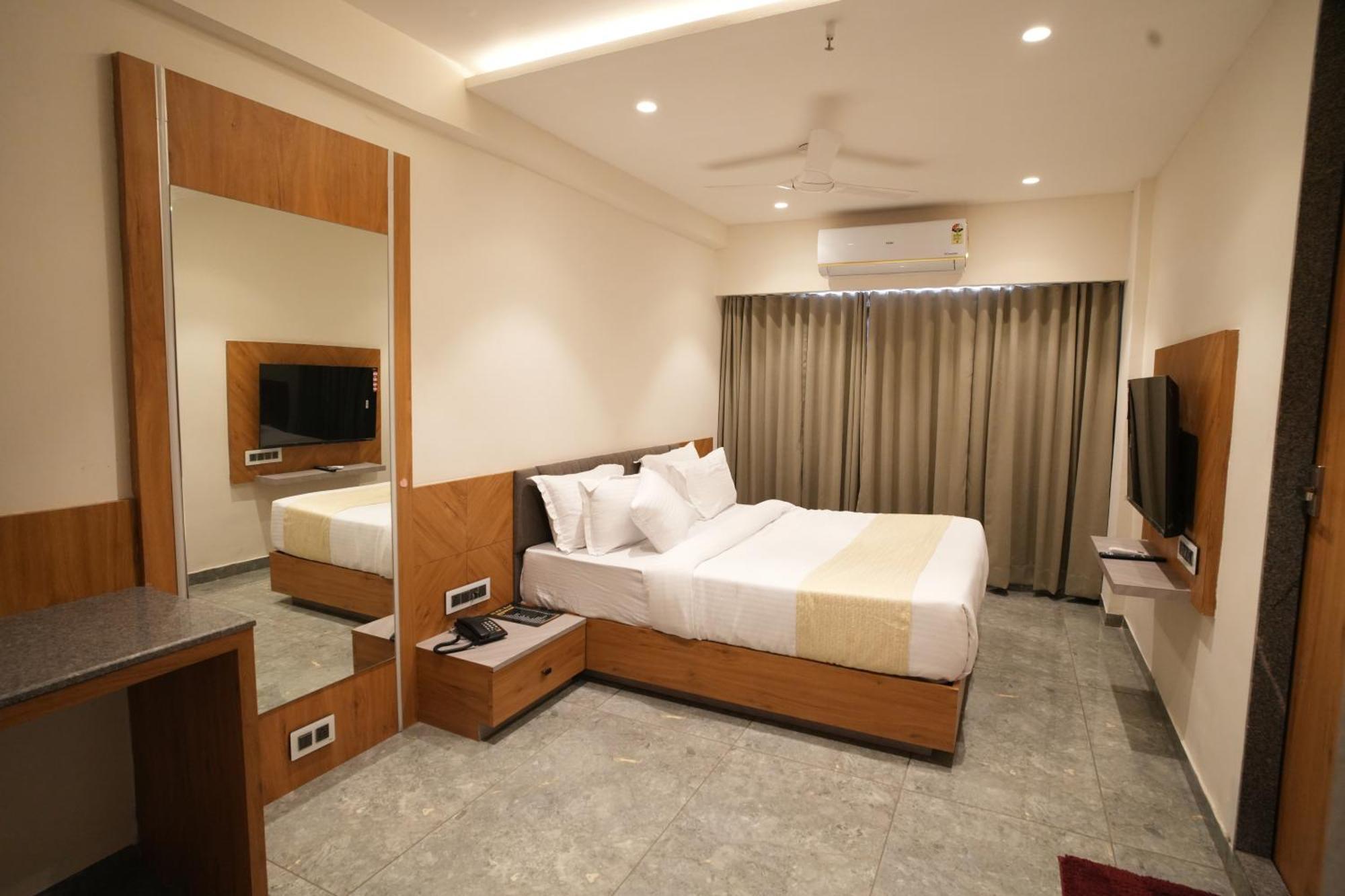 Rds Hotel Ахмедабад Экстерьер фото